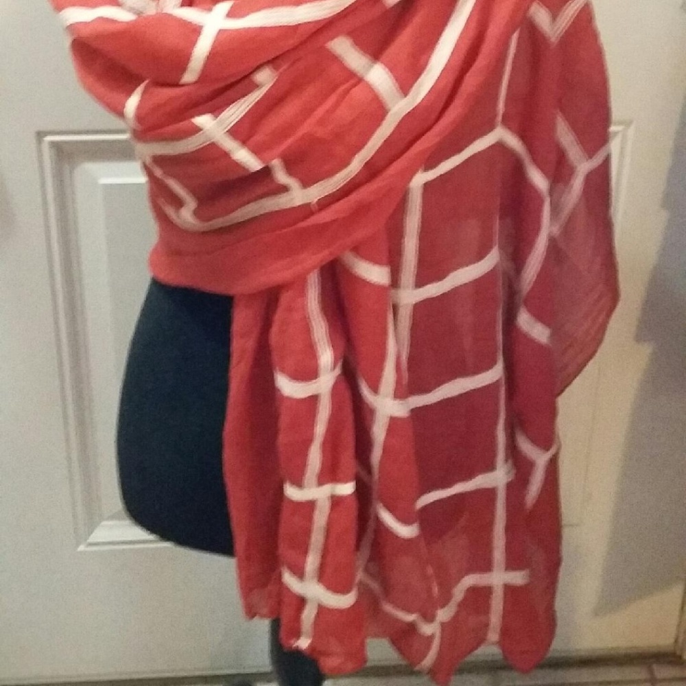 Check Scarf/Wrap - Picture 4 of 6